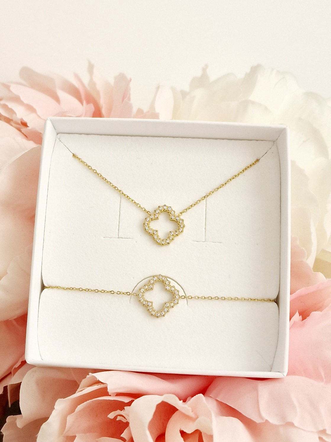 BOITE CADEAU (collier,bracelet,boucles,bague)