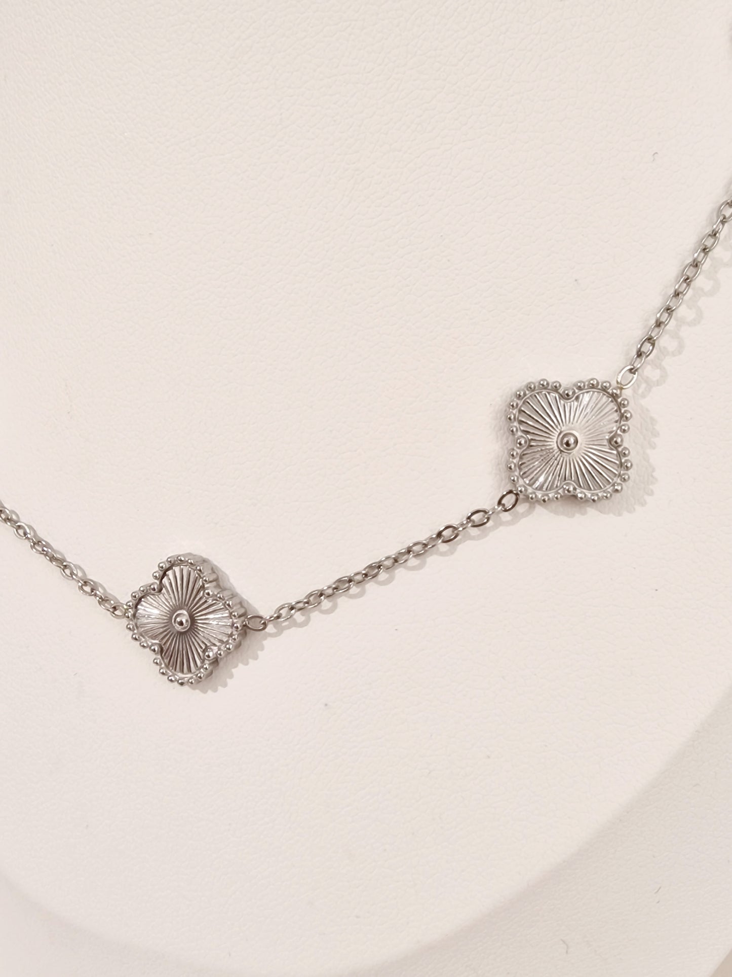 COLLIER HANA 5 TRÈFLES ACIER ARGENT