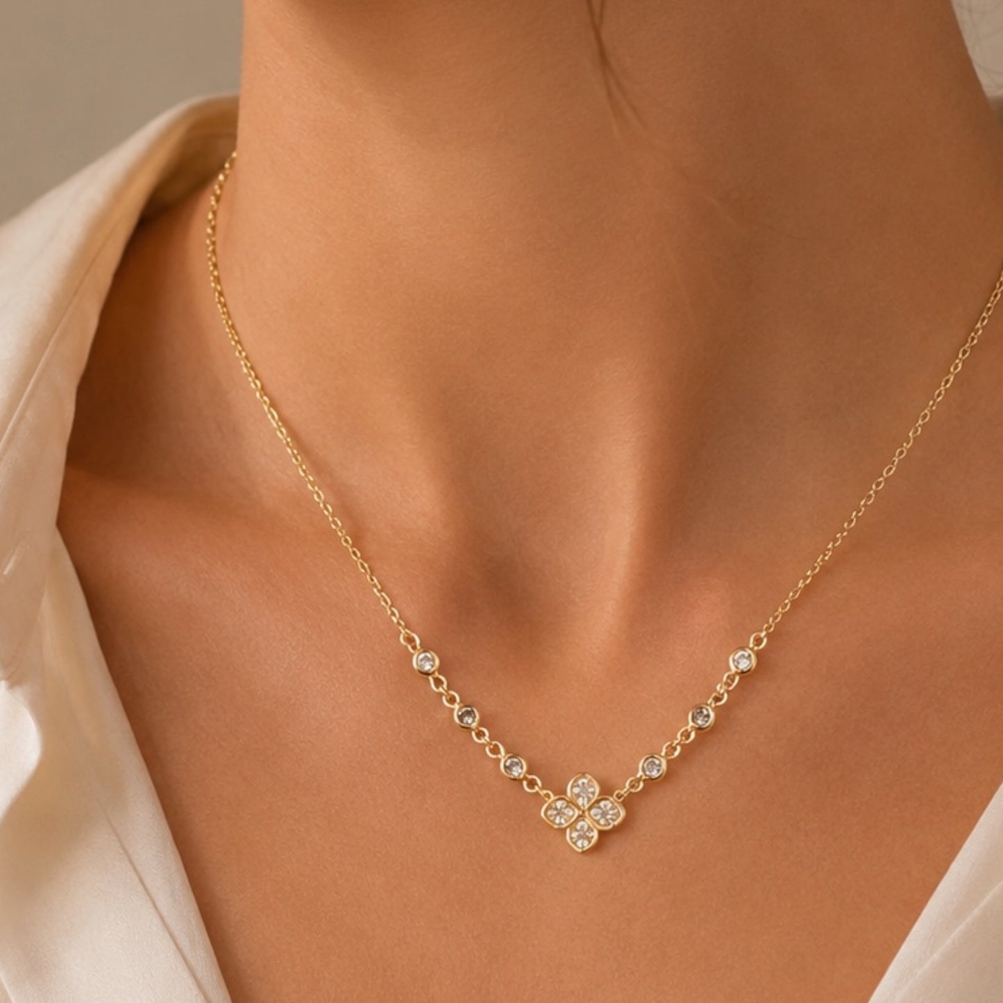COLLIER SIANA